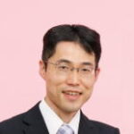 ともに行政書士事務所の担当者顔写真。お客様との信頼関係を大切にする専門家。